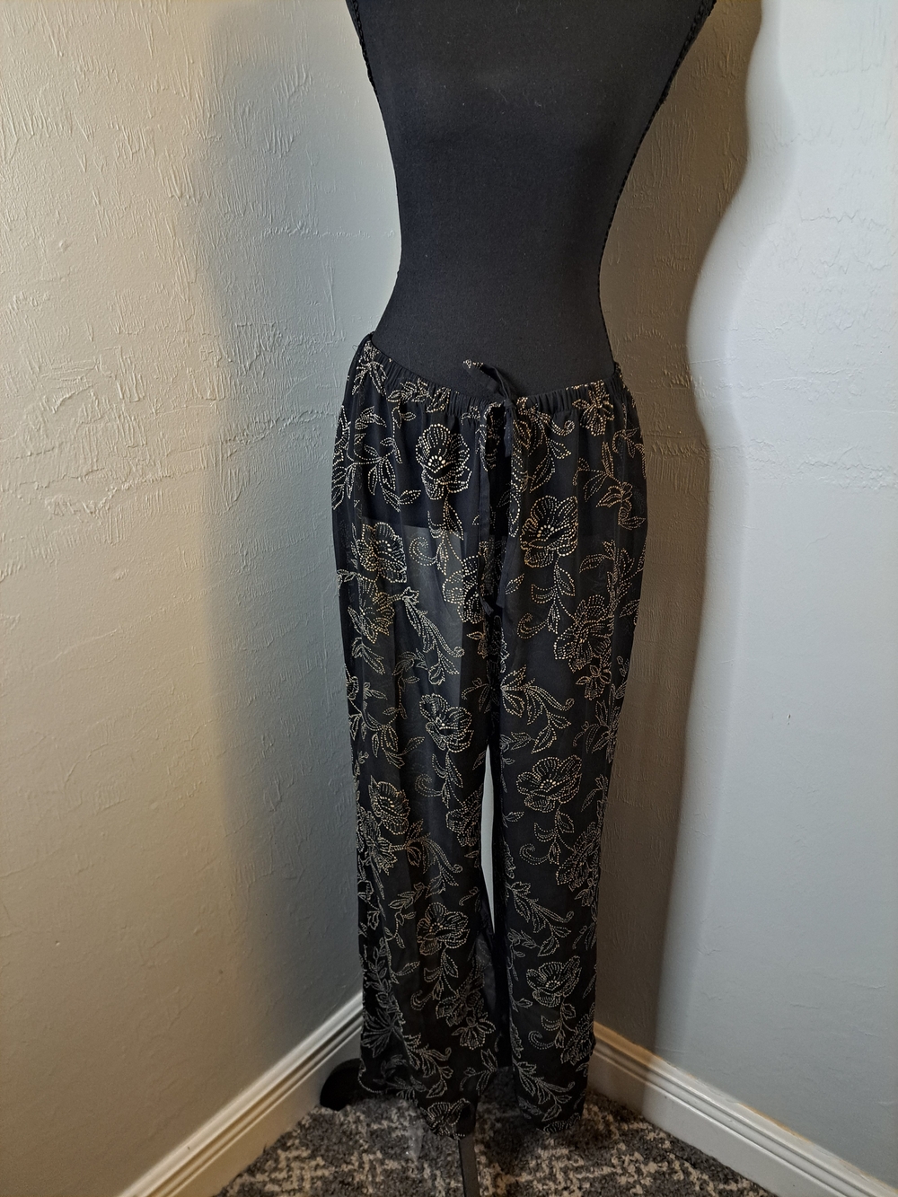 Jantzen Black Wide-Leg Pants with Cream Floral Print
